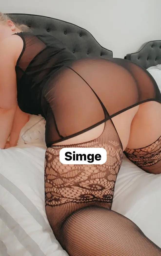 İstanbul Escort Simge İle Tutkulu Anlarınızı Paylaşın